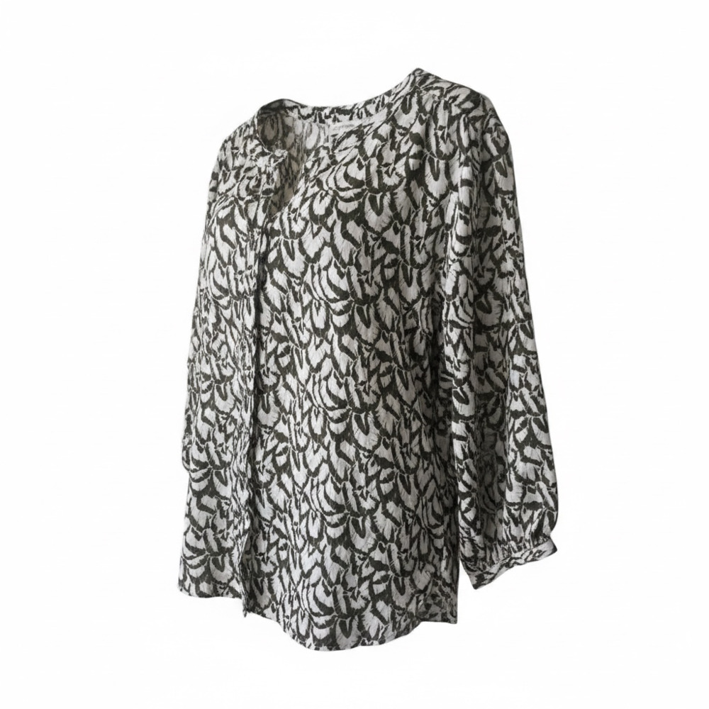 Jachs Girlfriend Women's Green and White Feather Print 3/4 Sleeve Button-Up Blou